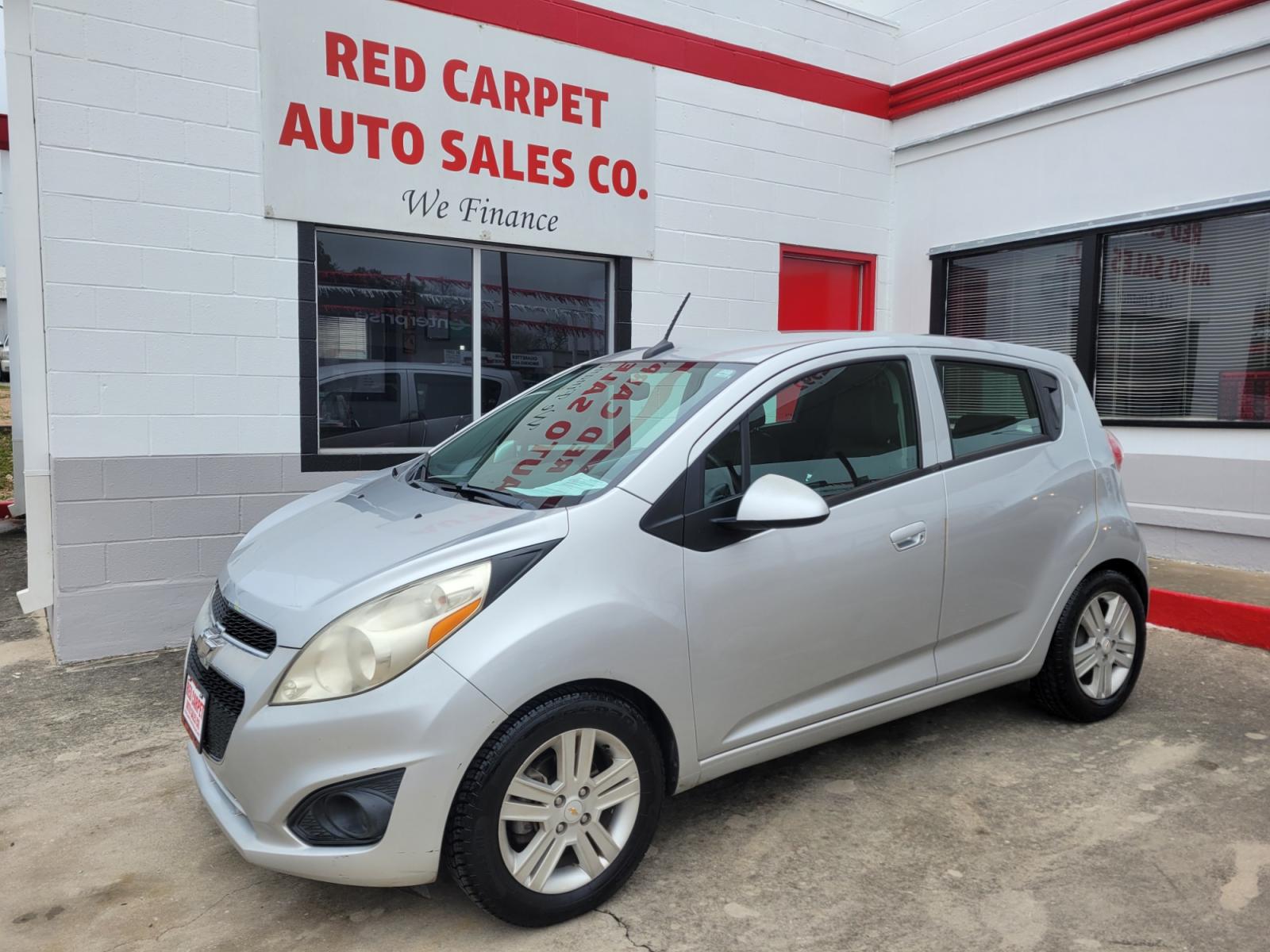 2014 SILVER /Black Chevrolet Spark 1LT Auto (KL8CD6S93EC) with an 1.2L L4 16V DOHC engine, Continuously Variable Transmission transmission, located at 503 West Court, Seguin, TX, 78155, (830) 379-3373, 29.568621, -97.969803 - 2014 Chevrolet Spark LT with a 1.2L L4 16V DOHC, Automatic, Tilt, Cruise, AM/FM/CD/AUX Touchscreen Stereo, Power Windows, Locks and Side Mirrors, Automatic Headlights, Alloy Wheels, Rear Wiper, Rear Defroster and more!! - Photo #0